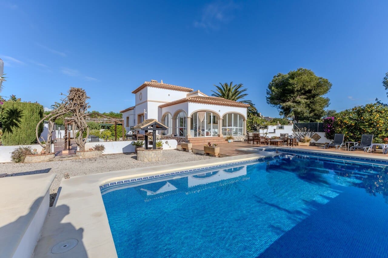 3 makuuhuone Huvila myytävänä paikassa Javea / Xabia mukana uima-altaan 
autotalli - 669 000 € (Ref: 9465916)