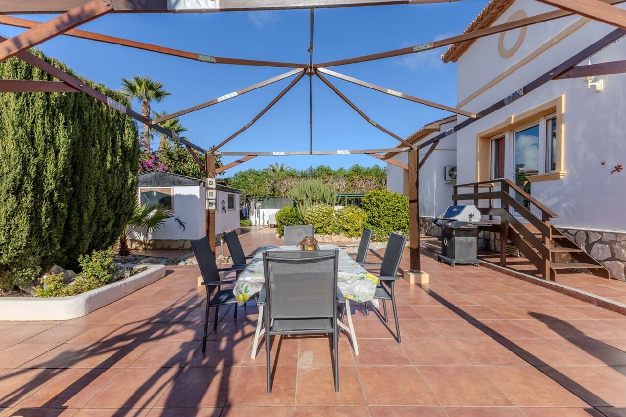 3 makuuhuone Huvila myytävänä paikassa Javea / Xabia mukana uima-altaan 
autotalli - 669 000 € (Ref: 9465916)