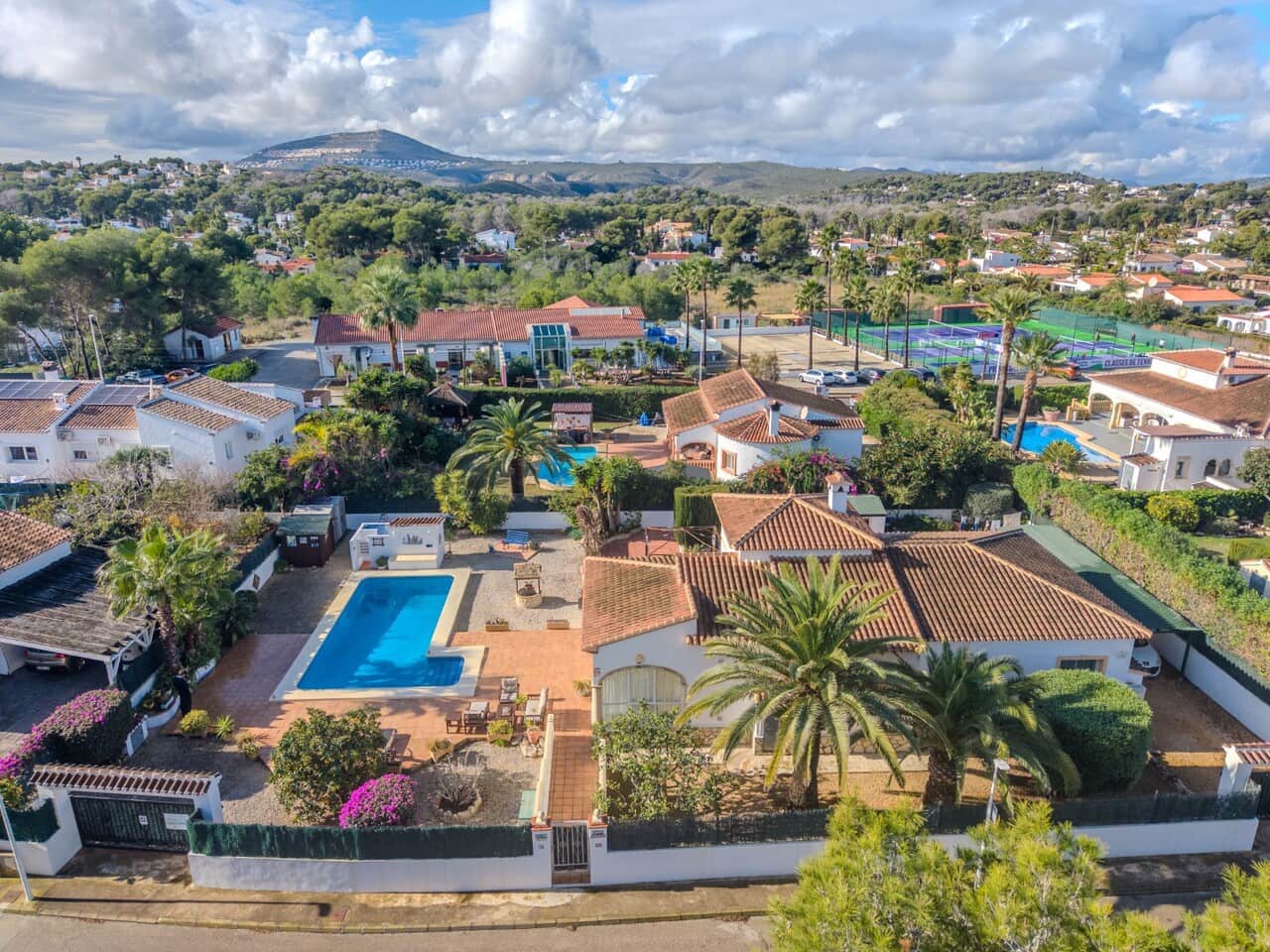 3 makuuhuone Huvila myytävänä paikassa Javea / Xabia mukana uima-altaan 
autotalli - 669 000 € (Ref: 9465916)