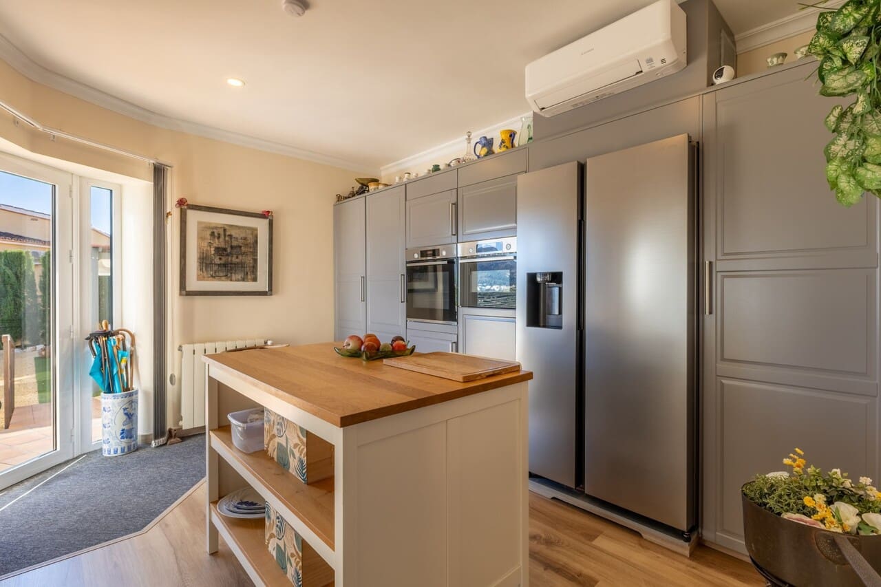 3 bedroom Villa for sale in Benitachell / Benitatxell with pool - € 649,000 (Ref: 9500345)