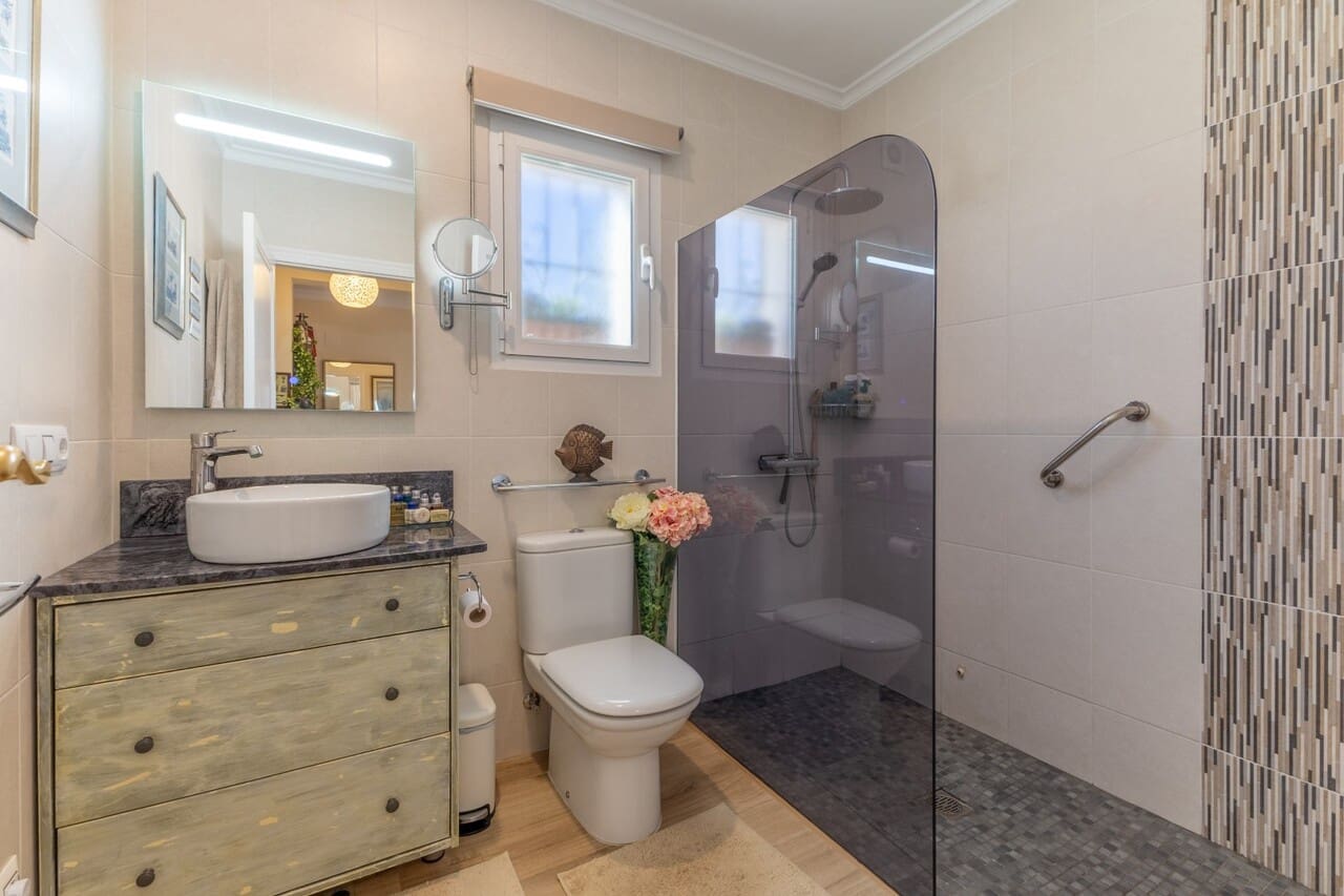 3 bedroom Villa for sale in Benitachell / Benitatxell with pool - € 649,000 (Ref: 9500345)