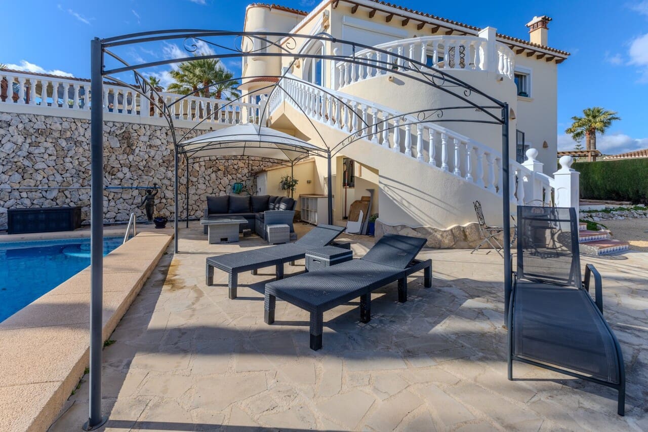 3 bedroom Villa for sale in Benitachell / Benitatxell with pool - € 649,000 (Ref: 9500345)