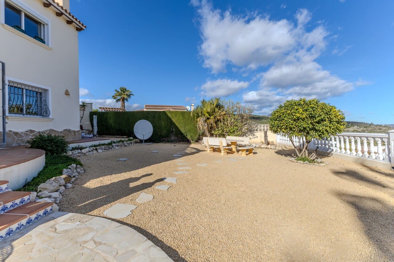 3 bedroom Villa for sale in Benitachell / Benitatxell with pool - € 649,000 (Ref: 9500345)