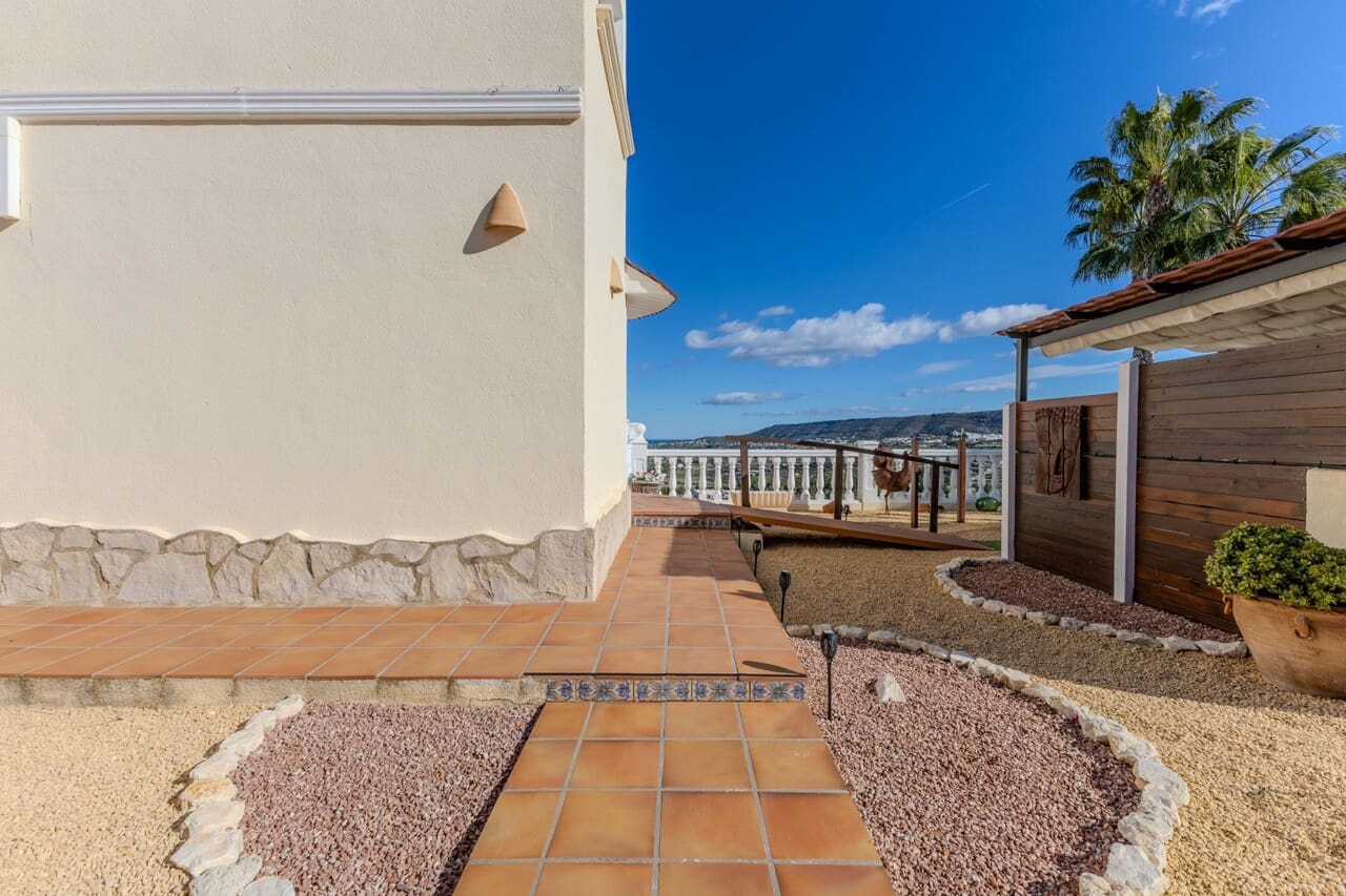 3 bedroom Villa for sale in Benitachell / Benitatxell with pool - € 649,000 (Ref: 9500345)