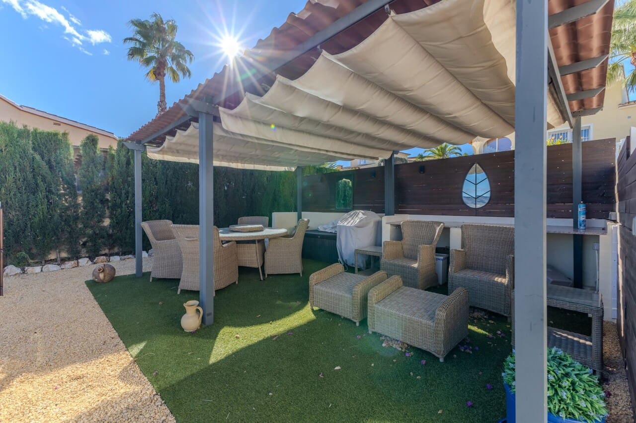 3 bedroom Villa for sale in Benitachell / Benitatxell with pool - € 649,000 (Ref: 9500345)