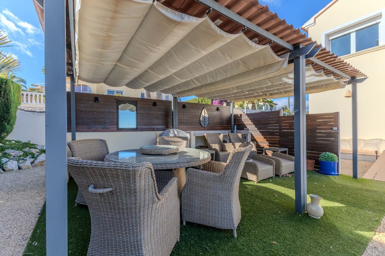 3 bedroom Villa for sale in Benitachell / Benitatxell with pool - € 649,000 (Ref: 9500345)