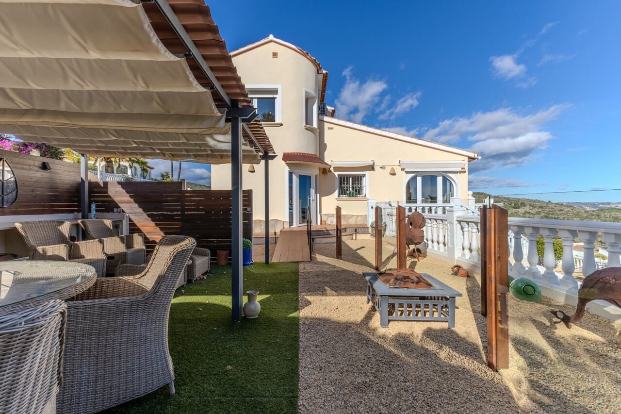 3 bedroom Villa for sale in Benitachell / Benitatxell with pool - € 649,000 (Ref: 9500345)