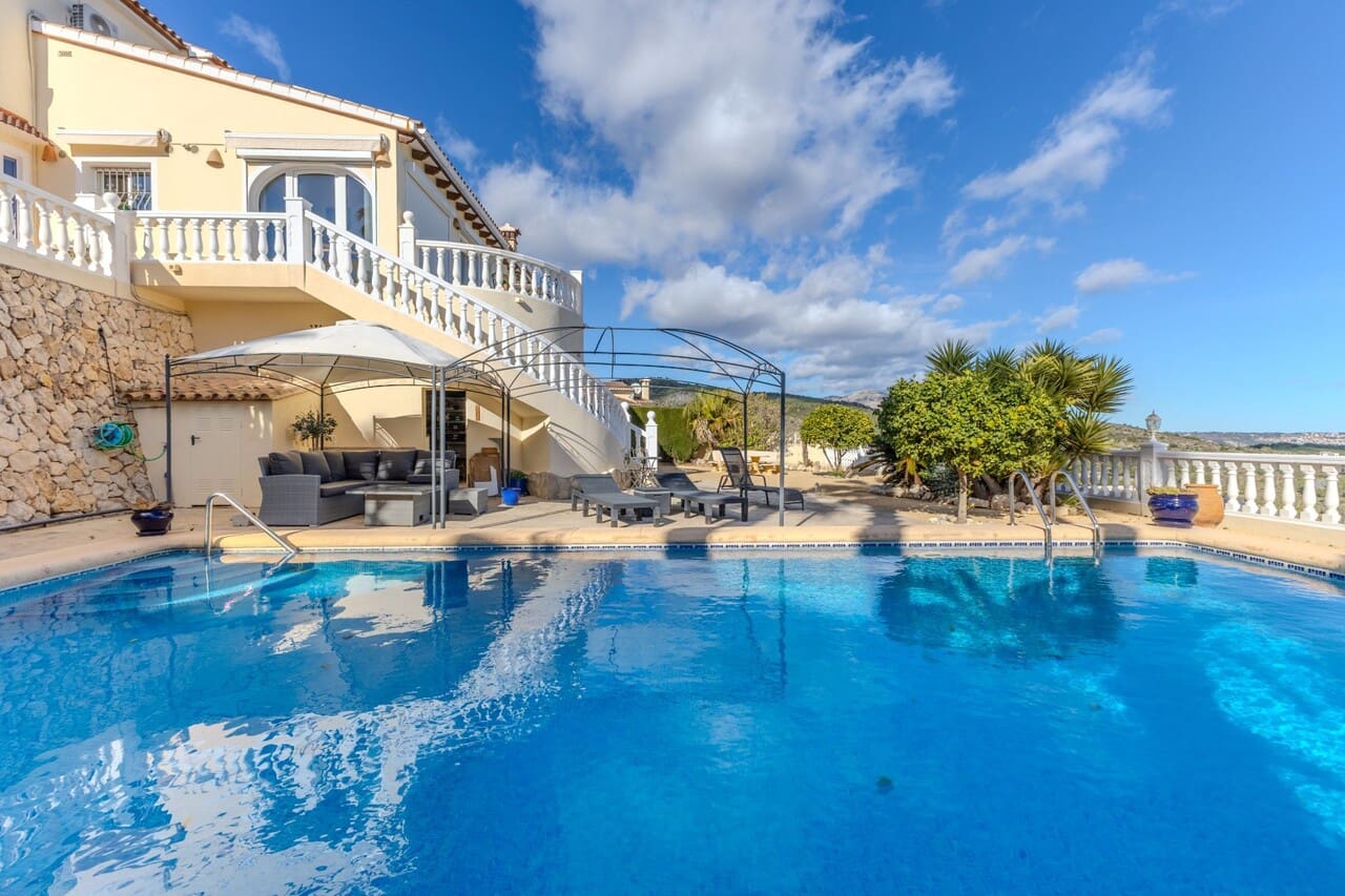 3 bedroom Villa for sale in Benitachell / Benitatxell with pool - € 649,000 (Ref: 9500345)