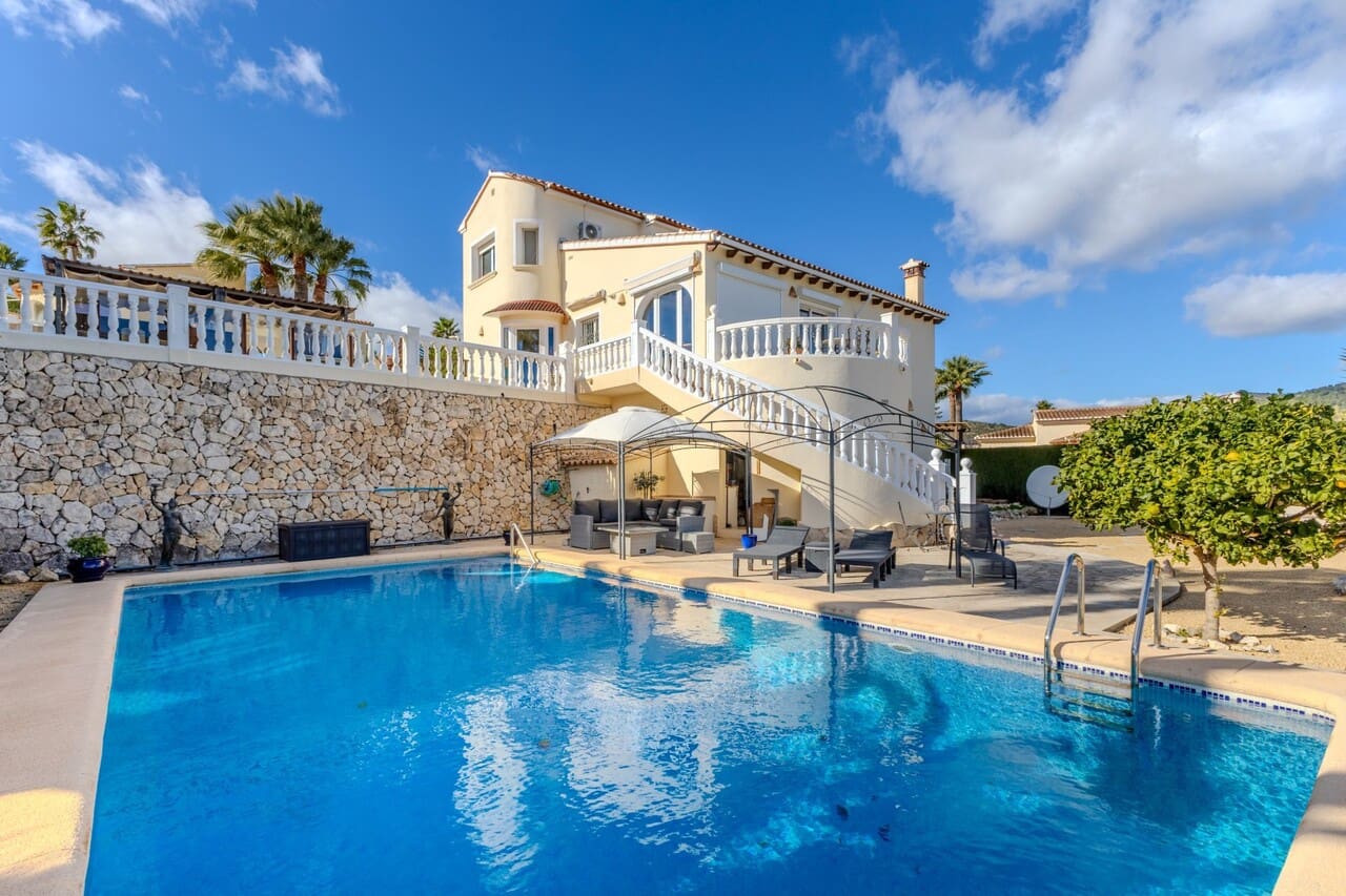 3 bedroom Villa for sale in Benitachell / Benitatxell with pool - € 649,000 (Ref: 9500345)