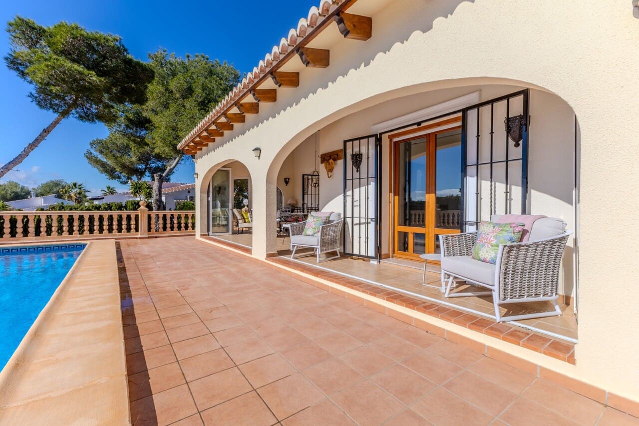 3 soveværelse Villa til salg i Javea / Xabia med swimmingpool - € 725.000 (Ref: 9550066)