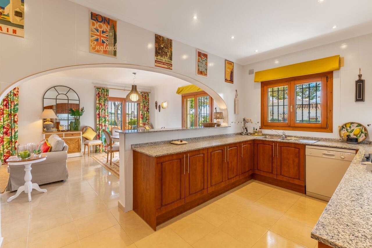 3 soveværelse Villa til salg i Javea / Xabia med swimmingpool - € 725.000 (Ref: 9550066)