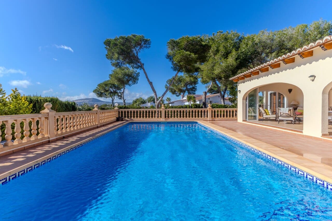 3 soveværelse Villa til salg i Javea / Xabia med swimmingpool - € 725.000 (Ref: 9550066)