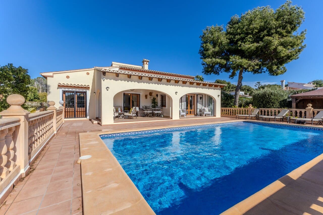 3 soveværelse Villa til salg i Javea / Xabia med swimmingpool - € 725.000 (Ref: 9550066)