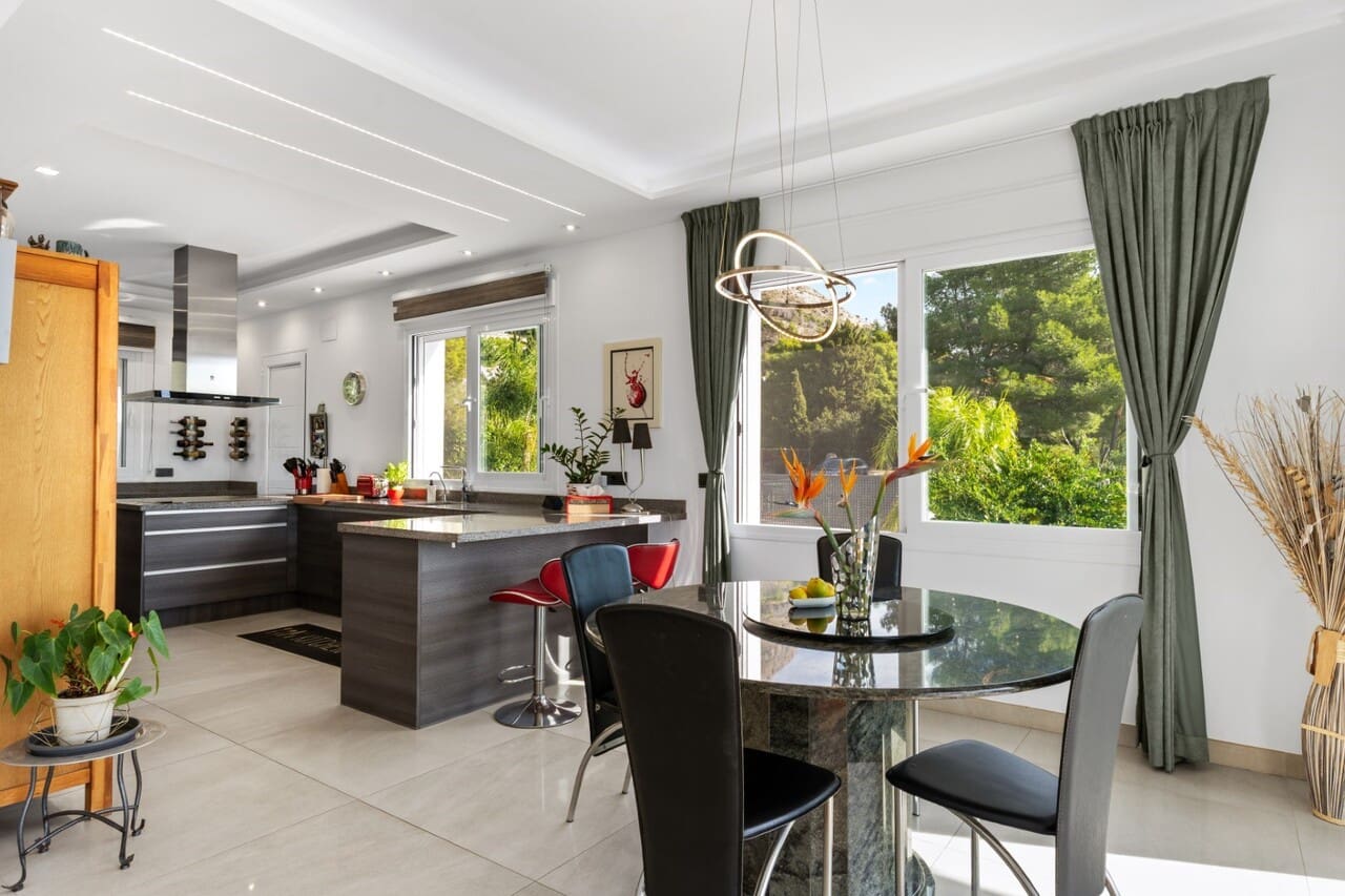 5 makuuhuone Huvila myytävänä paikassa Javea / Xabia mukana uima-altaan - 1 890 000 € (Ref: 9665384)