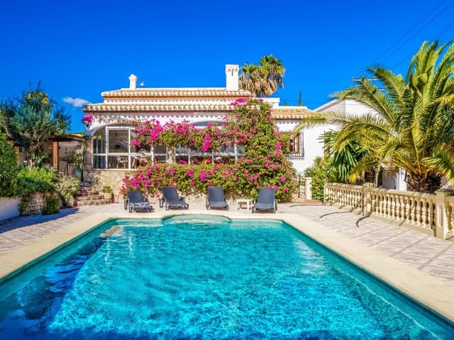 4 soveværelse Villa til salg i Javea / Xàbia med swimmingpool - € 649.000 (Ref: 9715444)