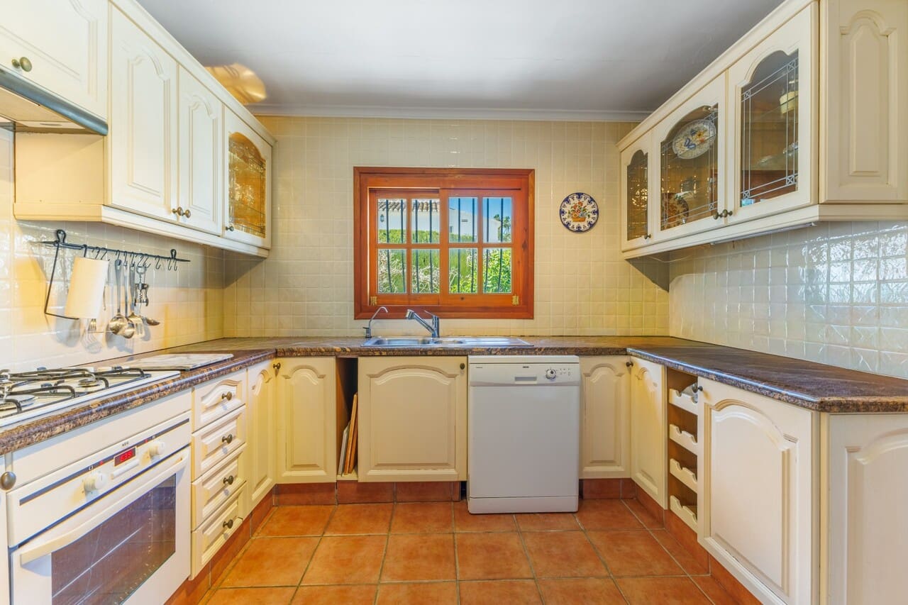 4 bedroom Villa for sale in Javea / Xabia with pool - € 649,000 (Ref: 9715444)