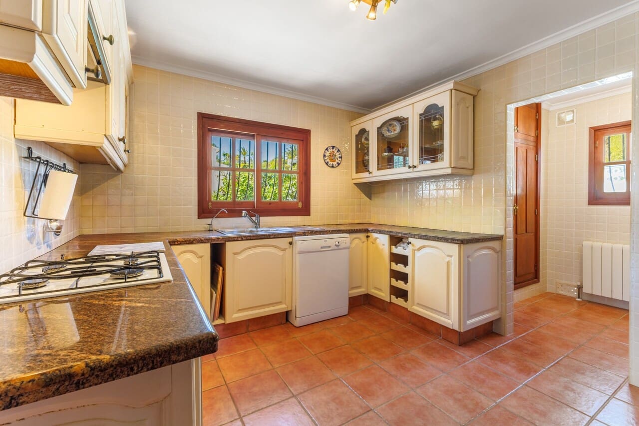 4 bedroom Villa for sale in Javea / Xabia with pool - € 649,000 (Ref: 9715444)