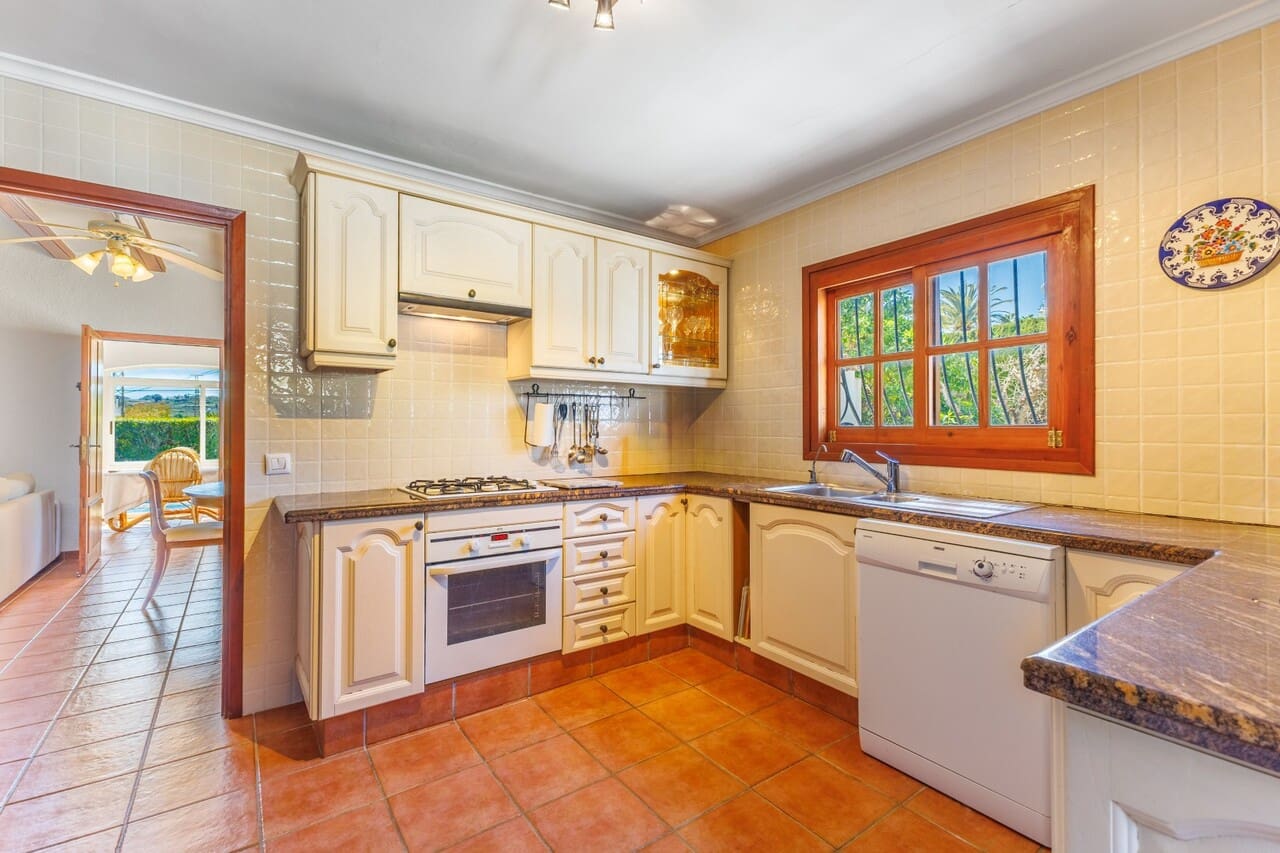 4 bedroom Villa for sale in Javea / Xabia with pool - € 649,000 (Ref: 9715444)