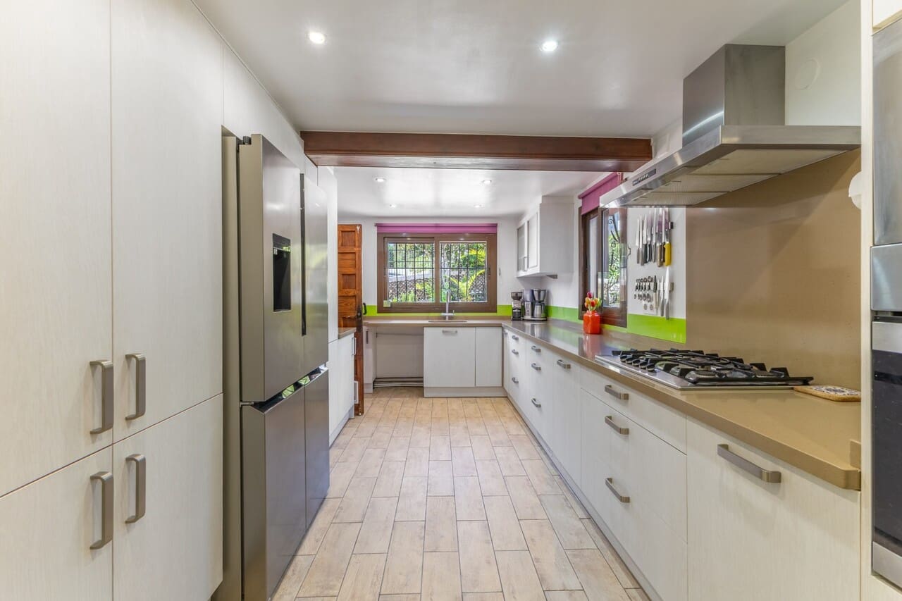 4 sypialnia Willa na sprzedaż w Javea / Xabia z basenem garażem - 1 250 000 € (Ref: 9789569)