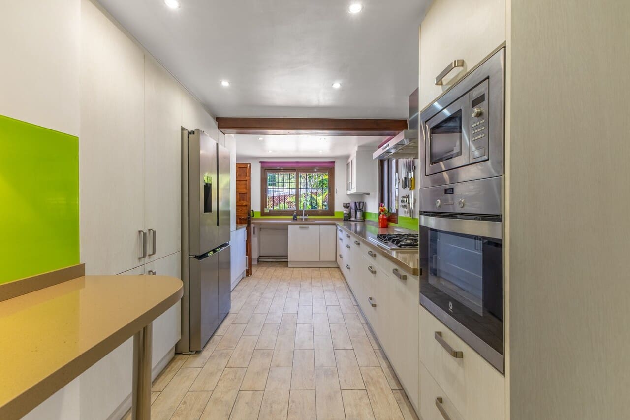 4 sypialnia Willa na sprzedaż w Javea / Xabia z basenem garażem - 1 250 000 € (Ref: 9789569)