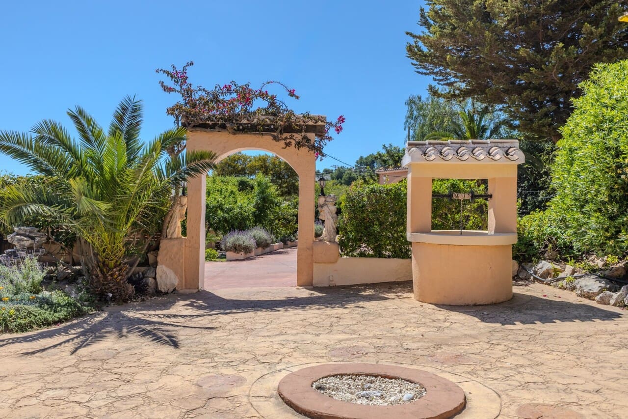 4 sypialnia Willa na sprzedaż w Javea / Xabia z basenem garażem - 1 250 000 € (Ref: 9789569)