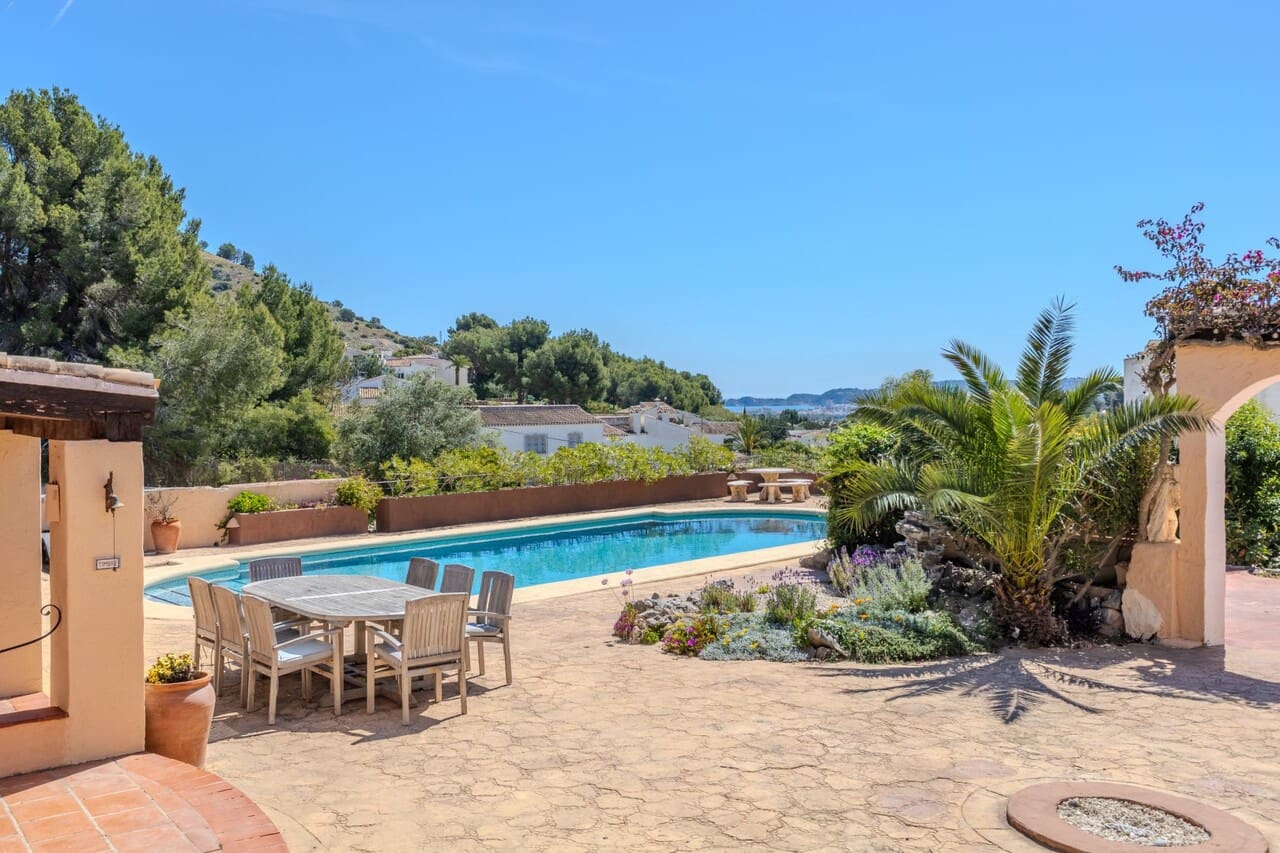 4 sypialnia Willa na sprzedaż w Javea / Xabia z basenem garażem - 1 250 000 € (Ref: 9789569)