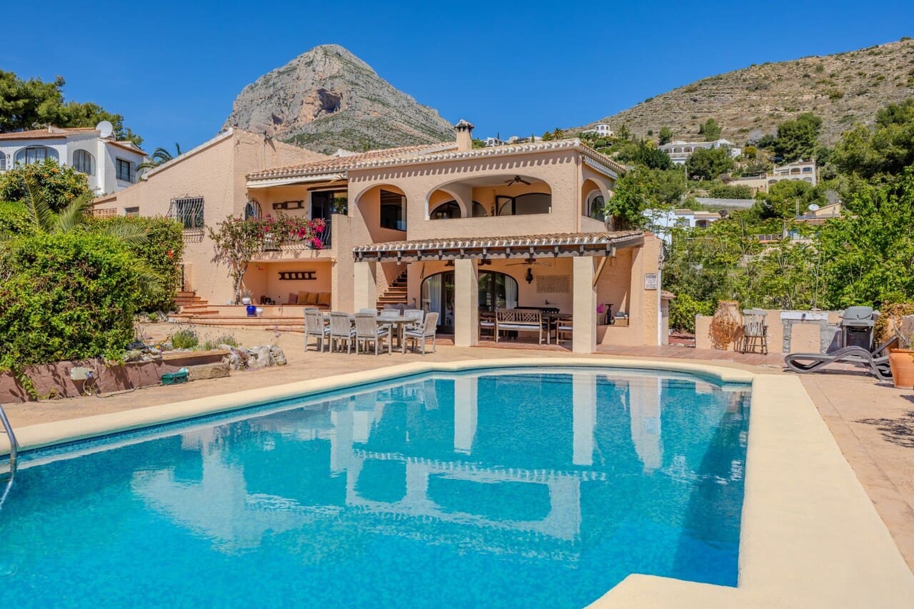 4 sypialnia Willa na sprzedaż w Javea / Xabia z basenem garażem - 1 250 000 € (Ref: 9789569)