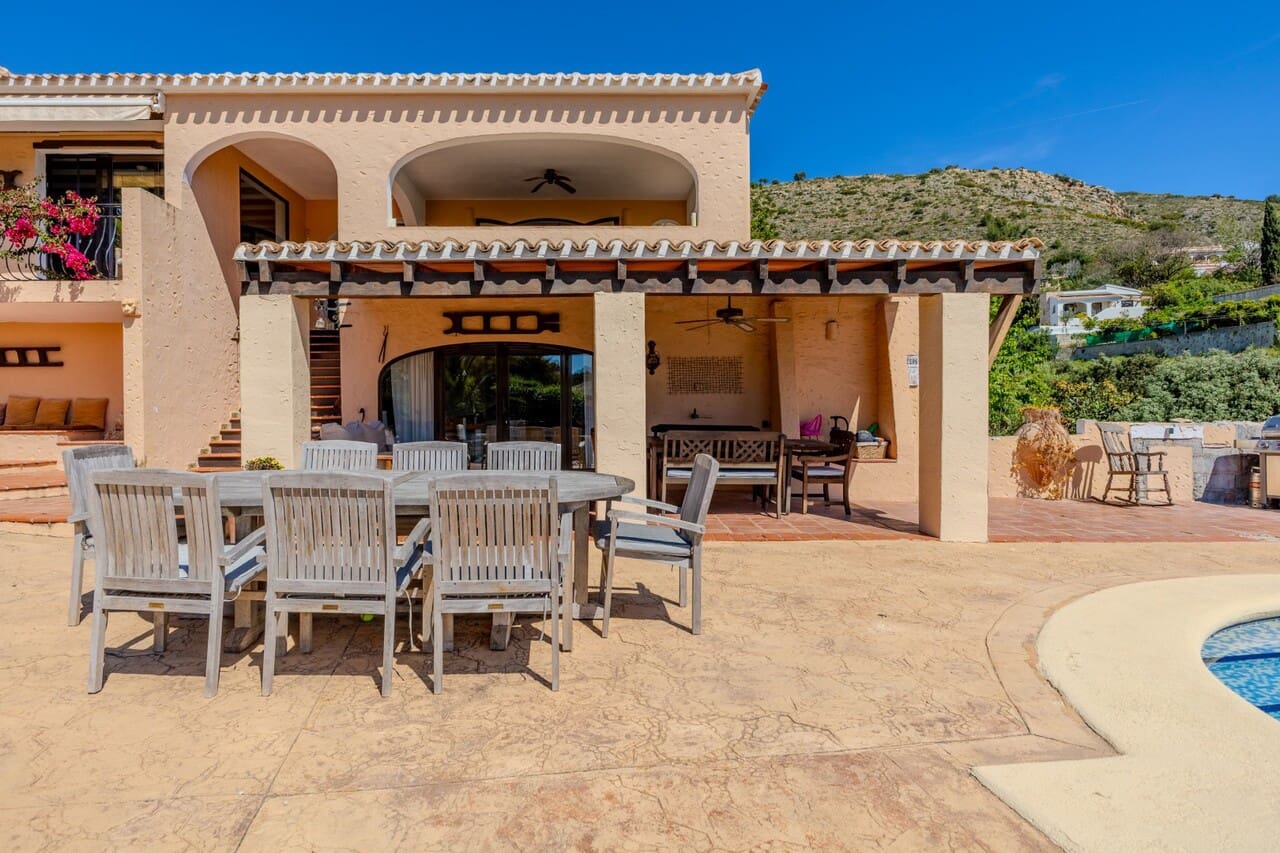 4 sypialnia Willa na sprzedaż w Javea / Xabia z basenem garażem - 1 250 000 € (Ref: 9789569)