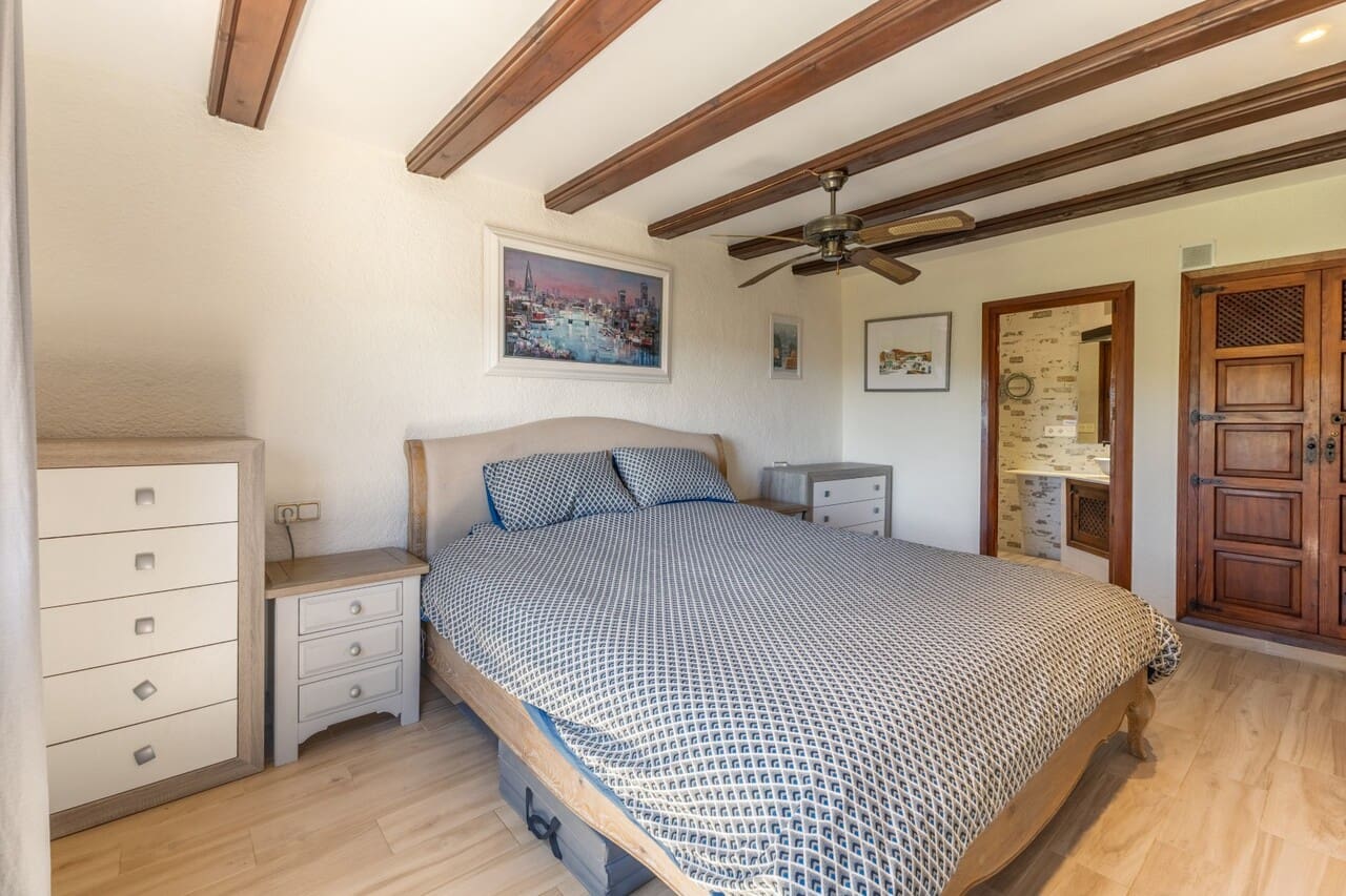 4 sypialnia Willa na sprzedaż w Javea / Xabia z basenem garażem - 1 250 000 € (Ref: 9789569)