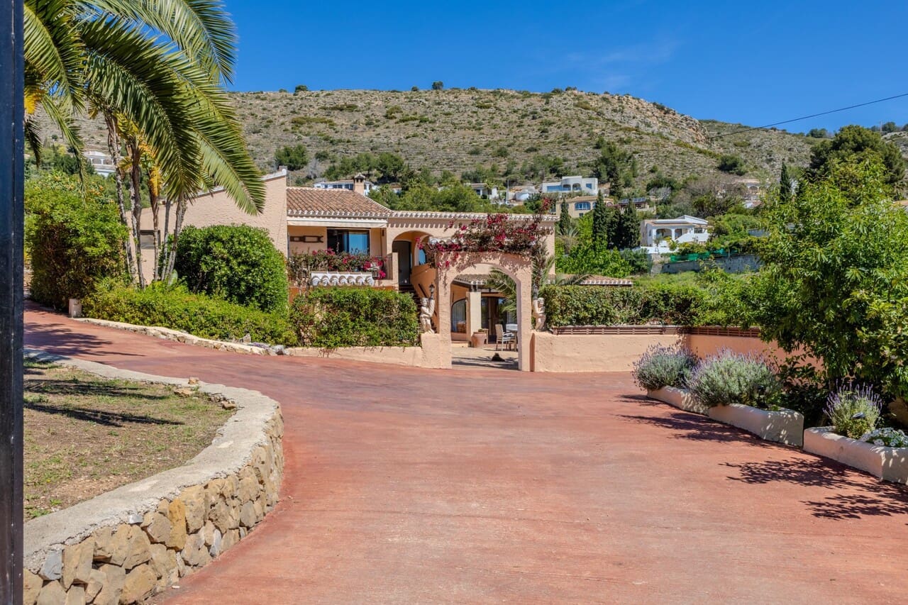 4 sypialnia Willa na sprzedaż w Javea / Xabia z basenem garażem - 1 250 000 € (Ref: 9789569)