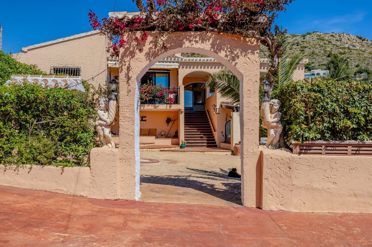 4 sypialnia Willa na sprzedaż w Javea / Xabia z basenem garażem - 1 250 000 € (Ref: 9789569)