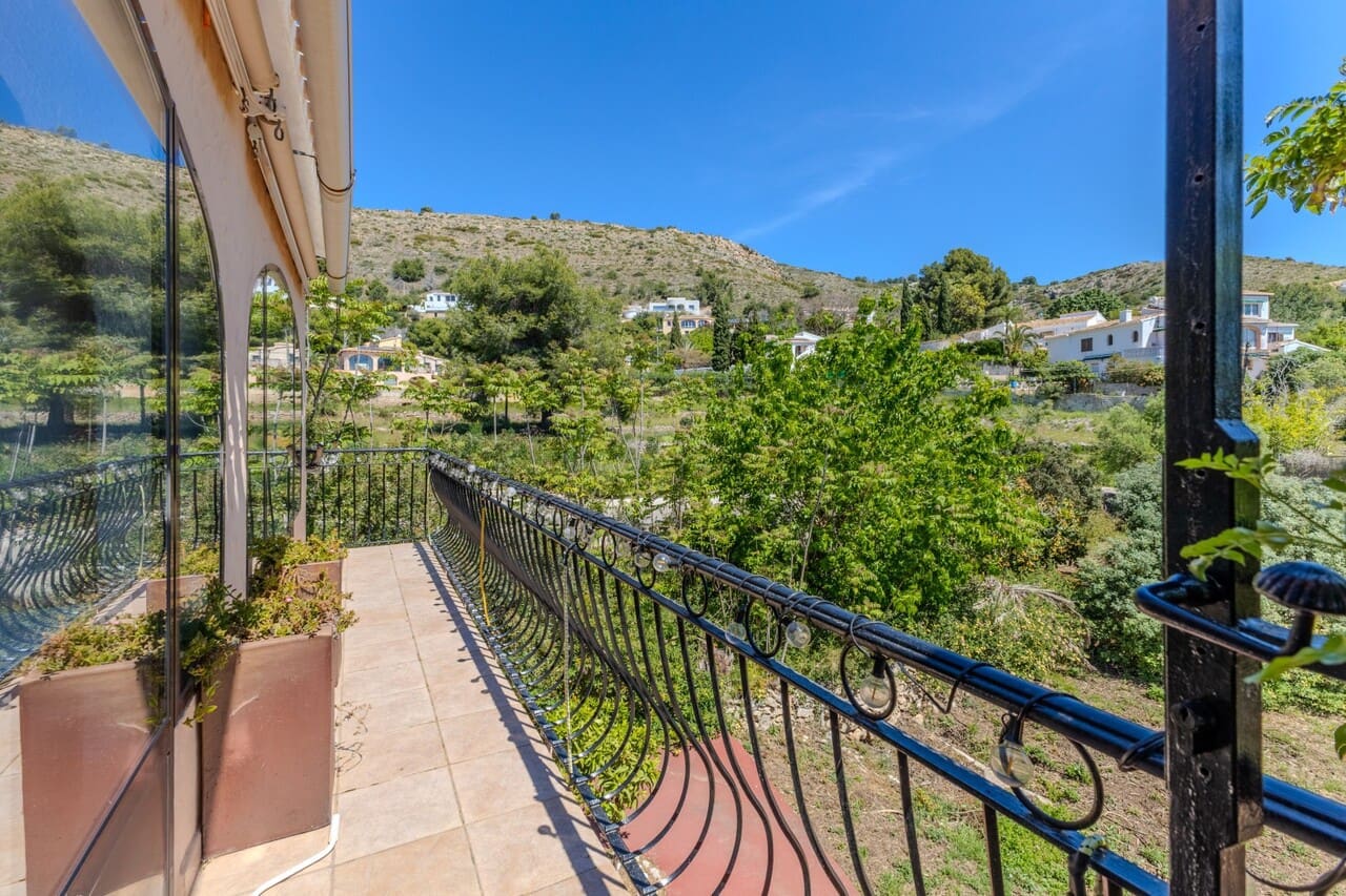 4 sypialnia Willa na sprzedaż w Javea / Xabia z basenem garażem - 1 250 000 € (Ref: 9789569)