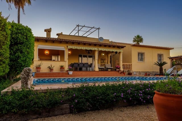 3 soveværelse Villa til salg i Javea / Xàbia med swimmingpool - € 649.000 (Ref: 9819165)