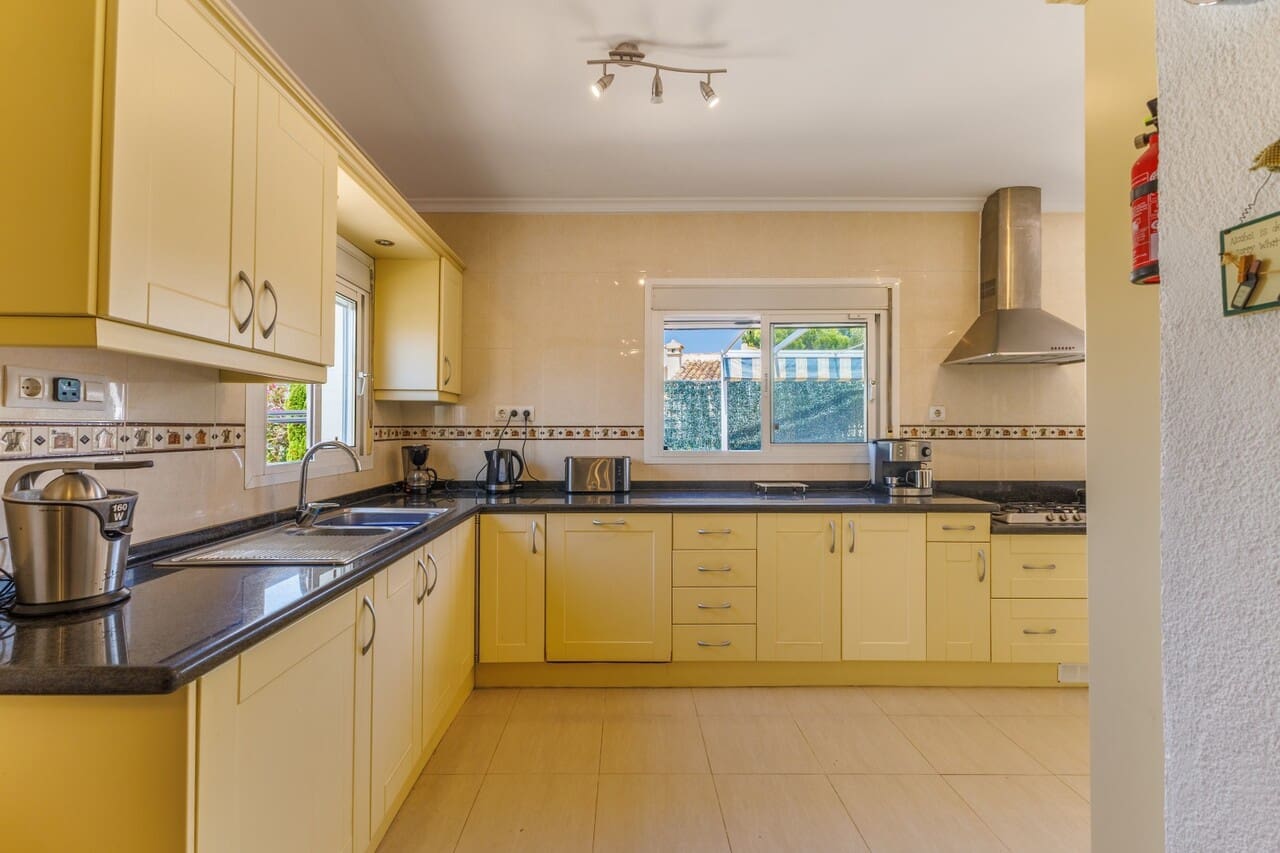 5 soveværelse Villa til salg i Javea / Xabia med swimmingpool garage - € 749.000 (Ref: 9997710)