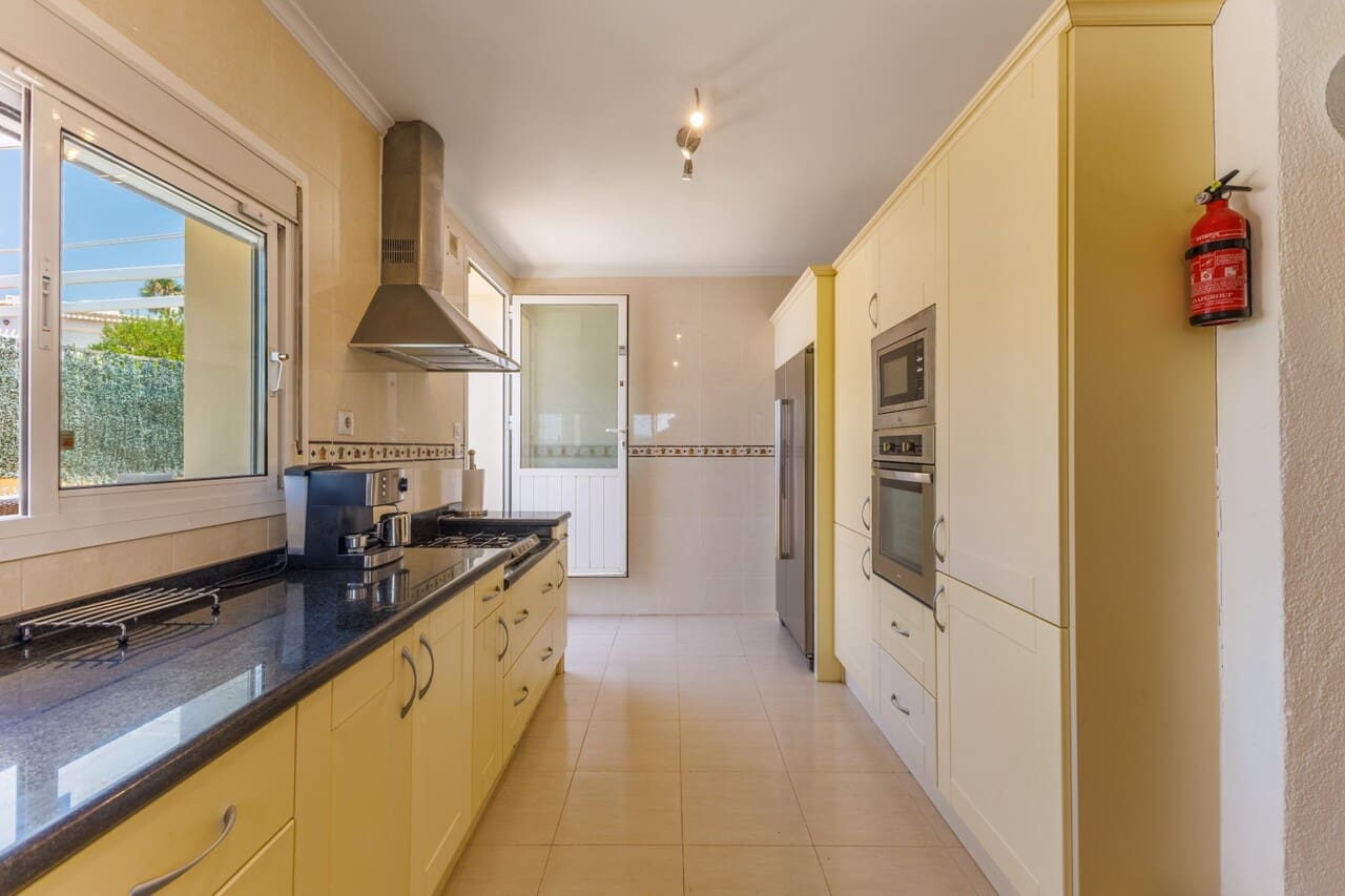 5 soveværelse Villa til salg i Javea / Xabia med swimmingpool garage - € 749.000 (Ref: 9997710)