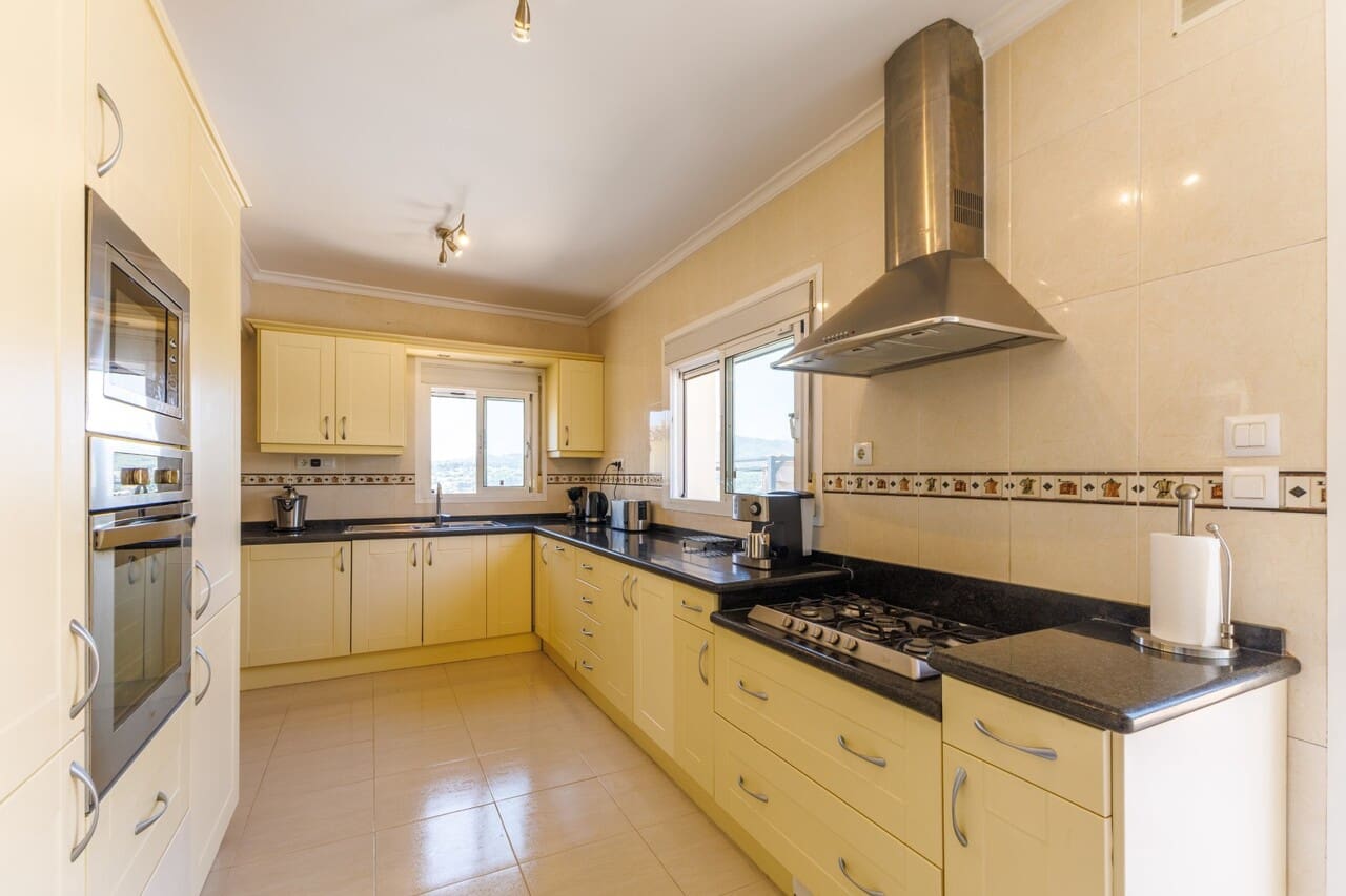 5 soveværelse Villa til salg i Javea / Xabia med swimmingpool garage - € 749.000 (Ref: 9997710)