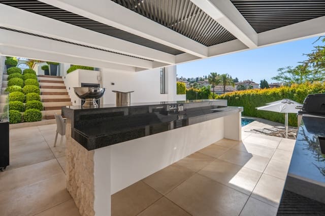 5 bedroom Villa for sale in Marbella with pool garage - € 3,800,000 (Ref: 10005258)