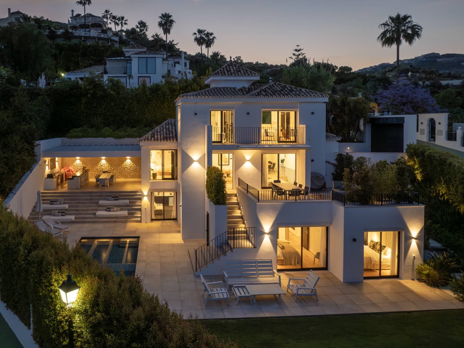 5 bedroom Villa for sale in Marbella with pool garage - € 3,800,000 (Ref: 10005258)