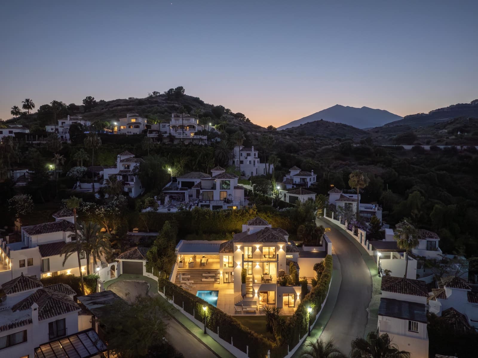 5 bedroom Villa for sale in Marbella with pool garage - € 3,800,000 (Ref: 10005258)