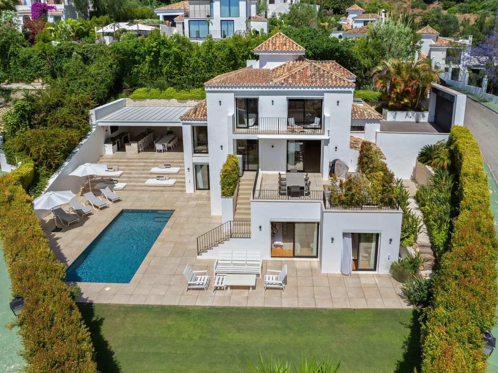 5 bedroom Villa for sale in Marbella with pool garage - € 3,800,000 (Ref: 10005258)