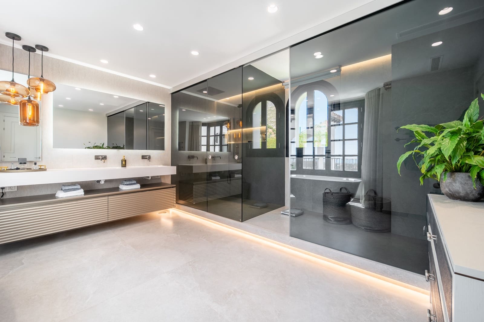 6 quarto Moradia para venda em Marbella com piscina garagem - 8 995 000 € (Ref: 10011143)