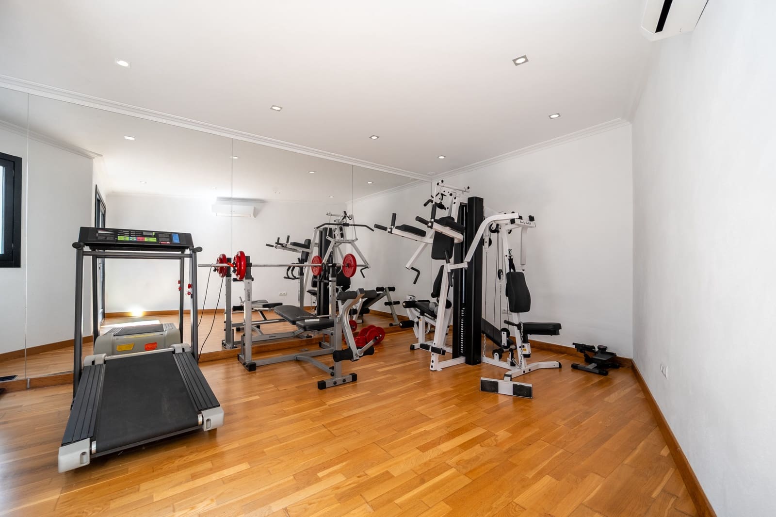 6 quarto Moradia para venda em Marbella com piscina garagem - 8 995 000 € (Ref: 10011143)