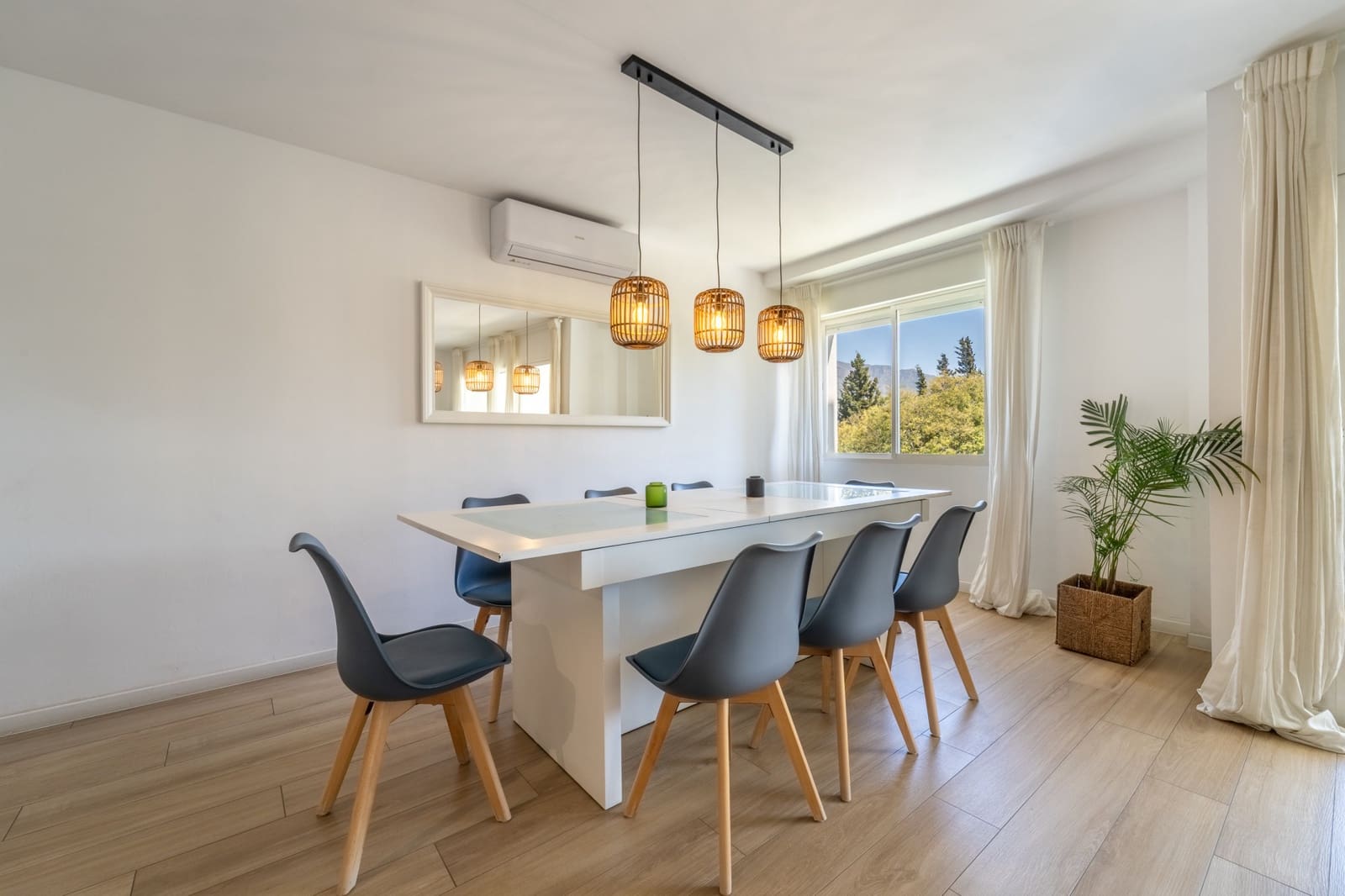 3 quarto Apartamento para arrendar em Marbella com piscina garagem - 3 500 € (Ref: 10012615)