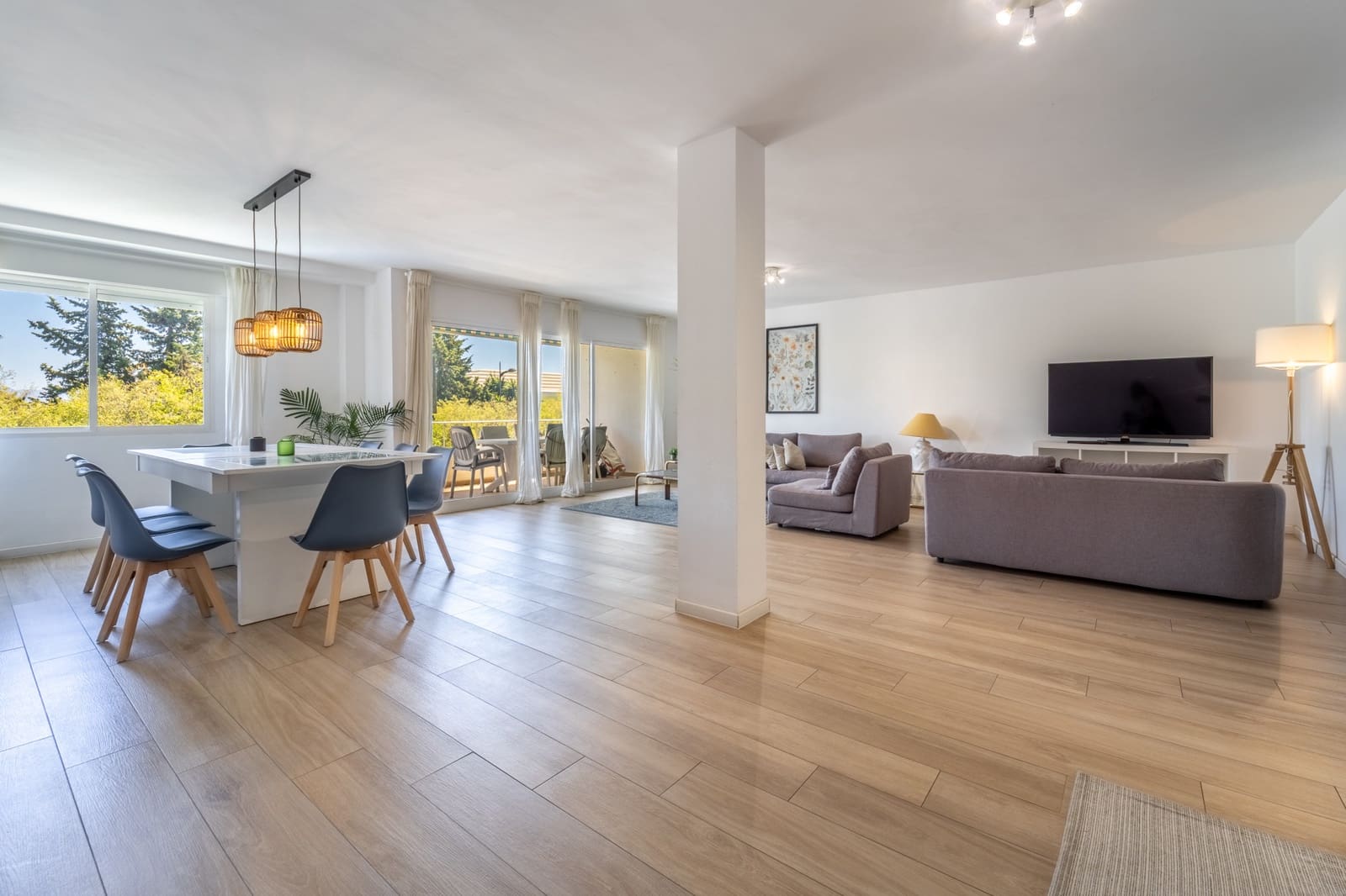 3 quarto Apartamento para arrendar em Marbella com piscina garagem - 3 500 € (Ref: 10012615)