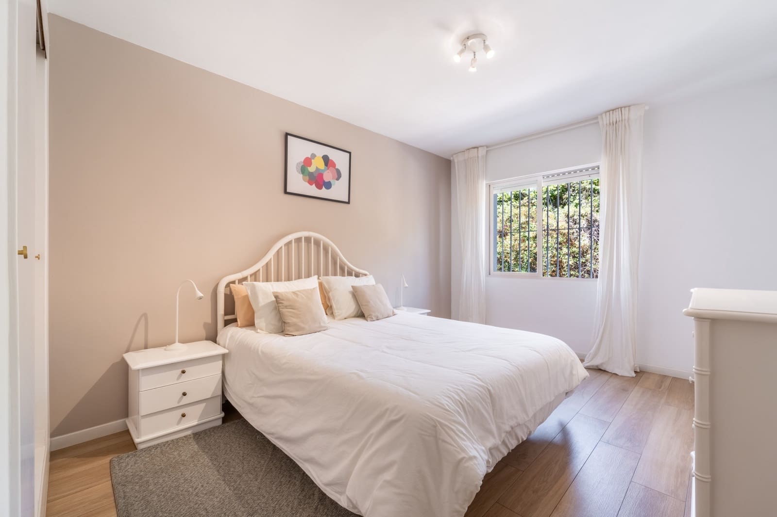 3 quarto Apartamento para arrendar em Marbella com piscina garagem - 3 500 € (Ref: 10012615)