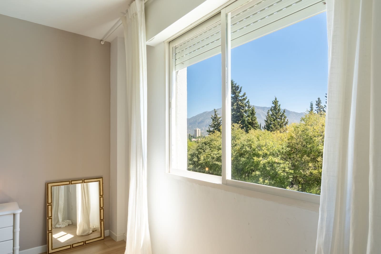 3 quarto Apartamento para arrendar em Marbella com piscina garagem - 3 500 € (Ref: 10012615)