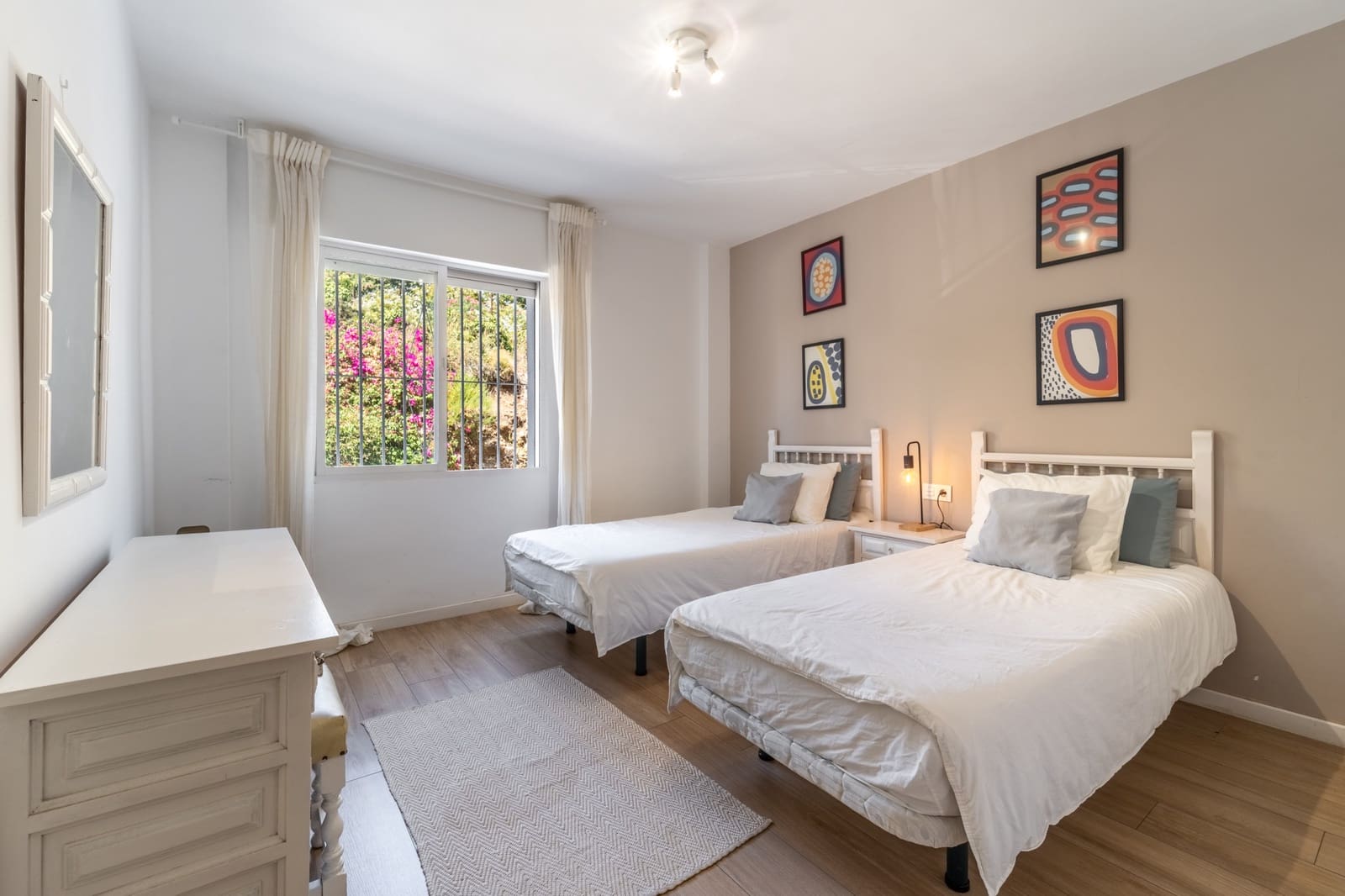 3 quarto Apartamento para arrendar em Marbella com piscina garagem - 3 500 € (Ref: 10012615)