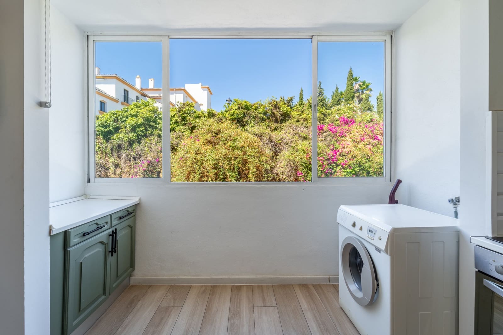3 quarto Apartamento para arrendar em Marbella com piscina garagem - 3 500 € (Ref: 10012615)