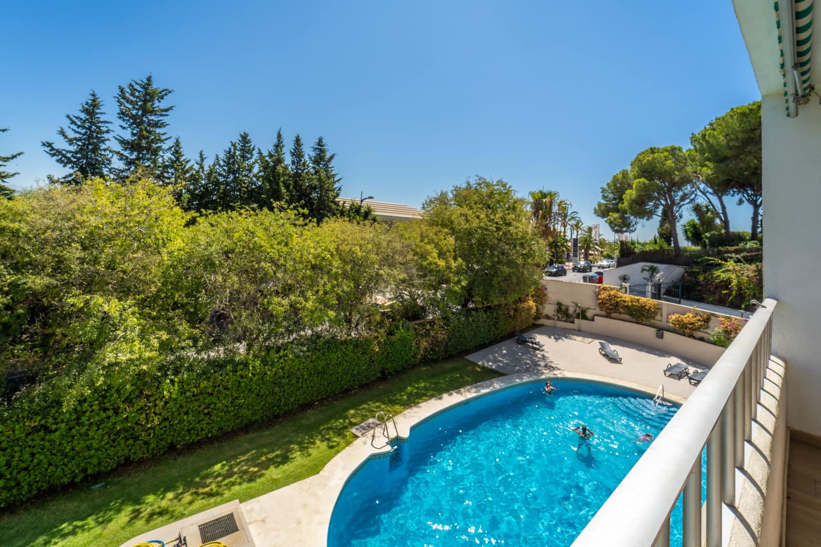 3 quarto Apartamento para arrendar em Marbella com piscina garagem - 3 500 € (Ref: 10012615)