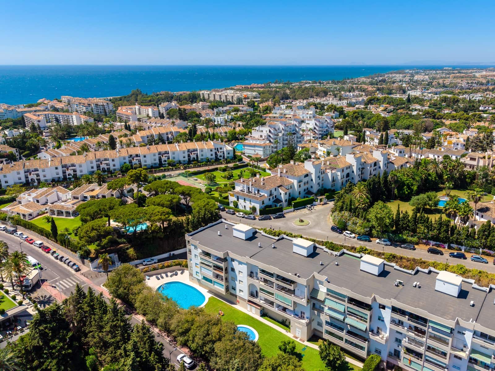 3 quarto Apartamento para arrendar em Marbella com piscina garagem - 3 500 € (Ref: 10012615)
